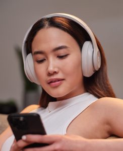 Sony WH-1000XM5 vs Beats Studio Pro