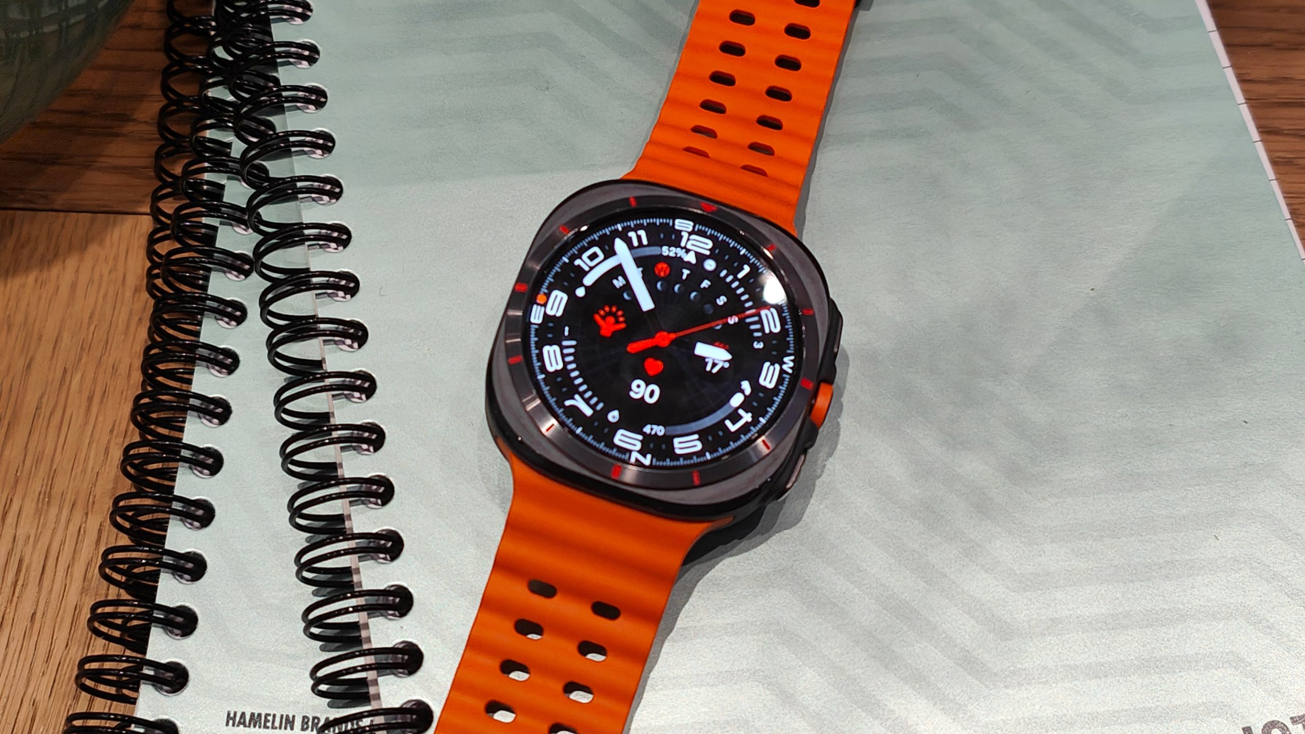 Samsung Galaxy Watch Ultra vs Apple Watch Ultra 2 diferencias