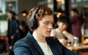 Sony WH-1000XM4 vs Sony ULT Wear comparativa Sony ULT Wear vs Sony WH-1000XM4 diferencias